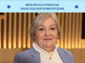 Gesicht Luise Geier-Asfiaoui vor beleuchteter Wand. Überschrift: Mein Revolutionstag - Raus aus der Komfortzone