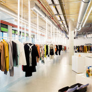 STUDIO183 ist ein Retail-Konzept, das eine wechselnde Auswahl internationaler und Berliner Künstler:innen und Designer:innen präsentiert. Im Fokus stehen hochwertige Mode, Kunst und Design sowie die Förderung aufstrebender Designer:innen und Unternehmer:innen. Regelmäßige Veranstaltungen ergänzen das Konzept.