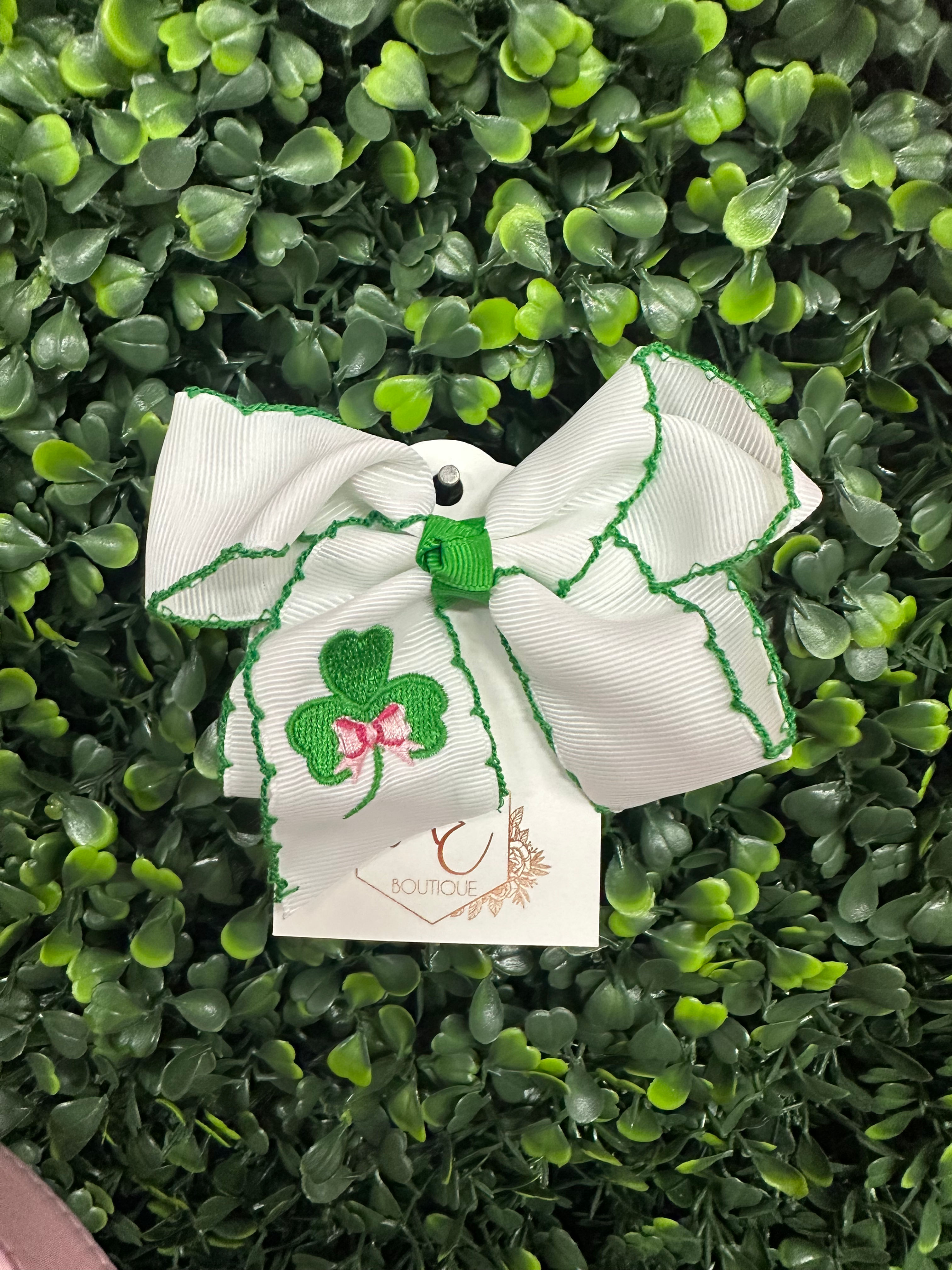 Clover Bow