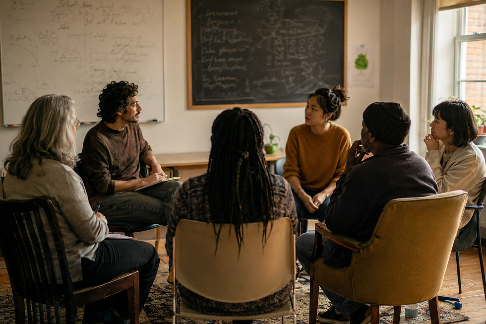 Grup d’ajuda mútua per a persones amb addiccions en un espai comunitari d’Andorra.
