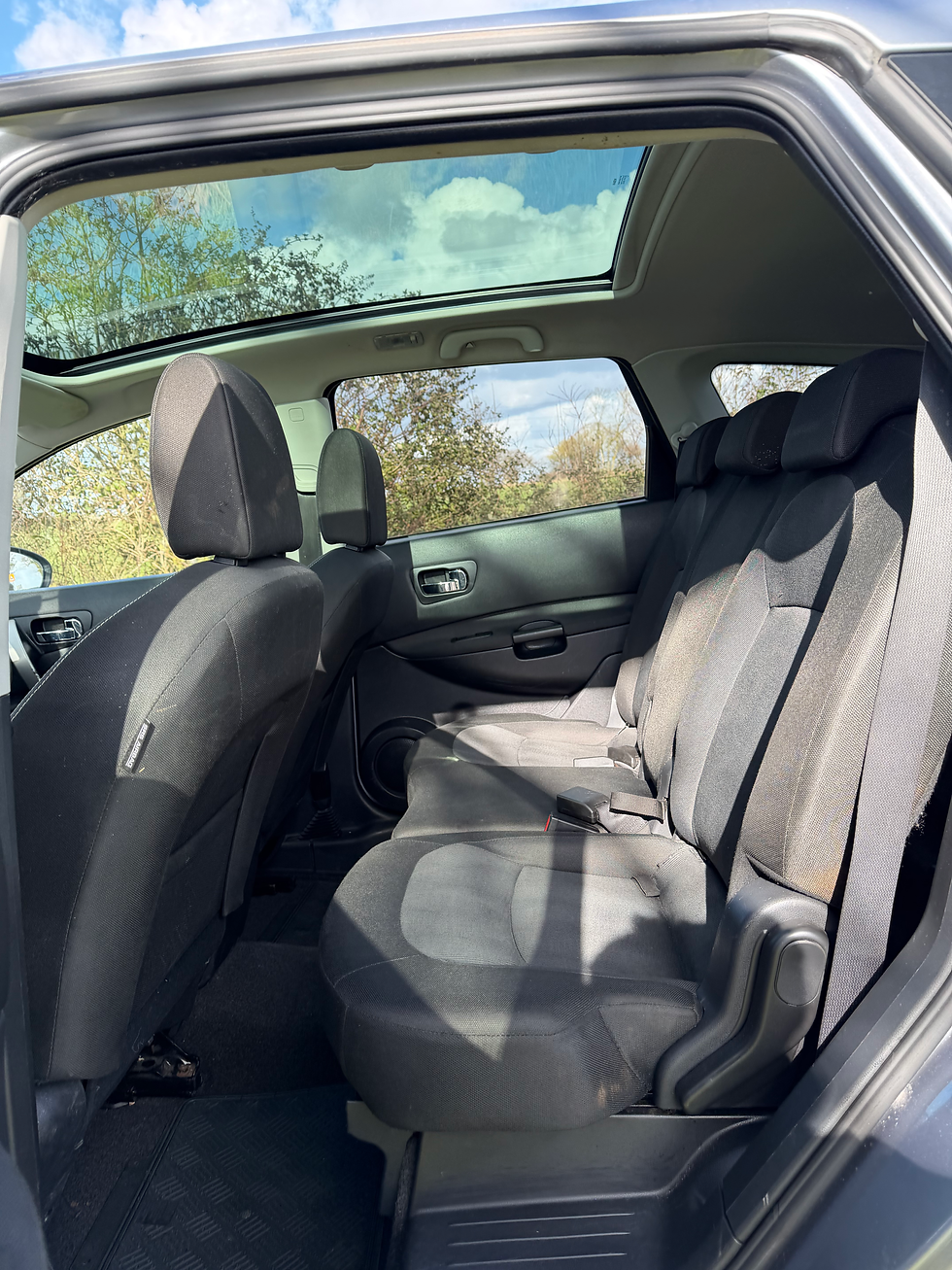 Thumbnail: 2011 NISSAN QUASHKAI + 2