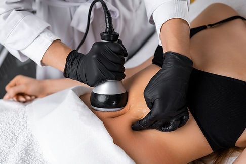 a-cosmetologist-utilizes-an-ultrasound-device-duri-2025-03-09-15-15-36-utc.jpg