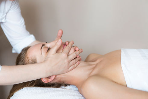 face-massage-or-beauty-treatment-in-spa-salon-2025-01-10-02-11-46-utc.jpg