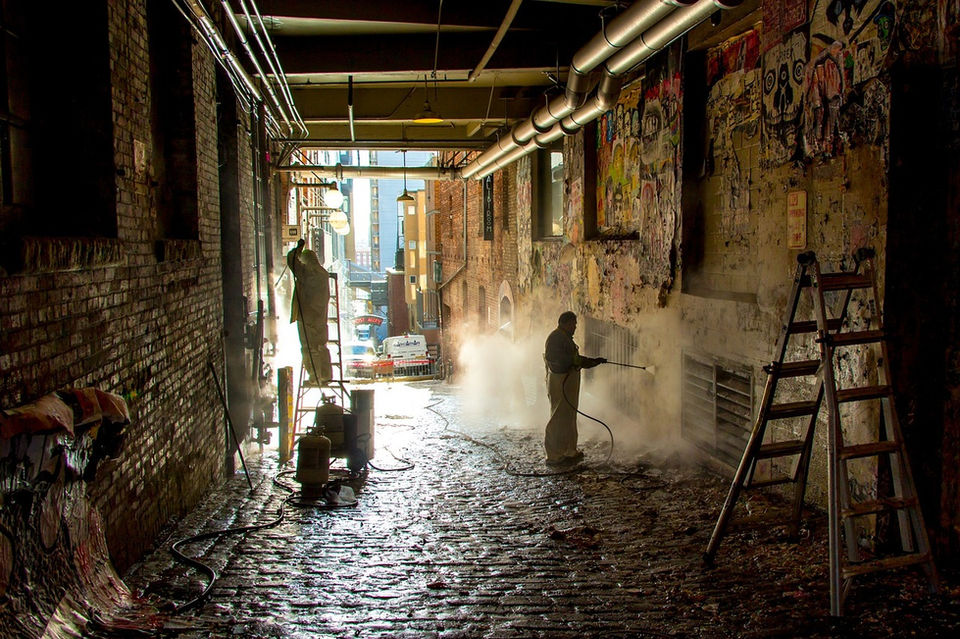graffiti cleaner