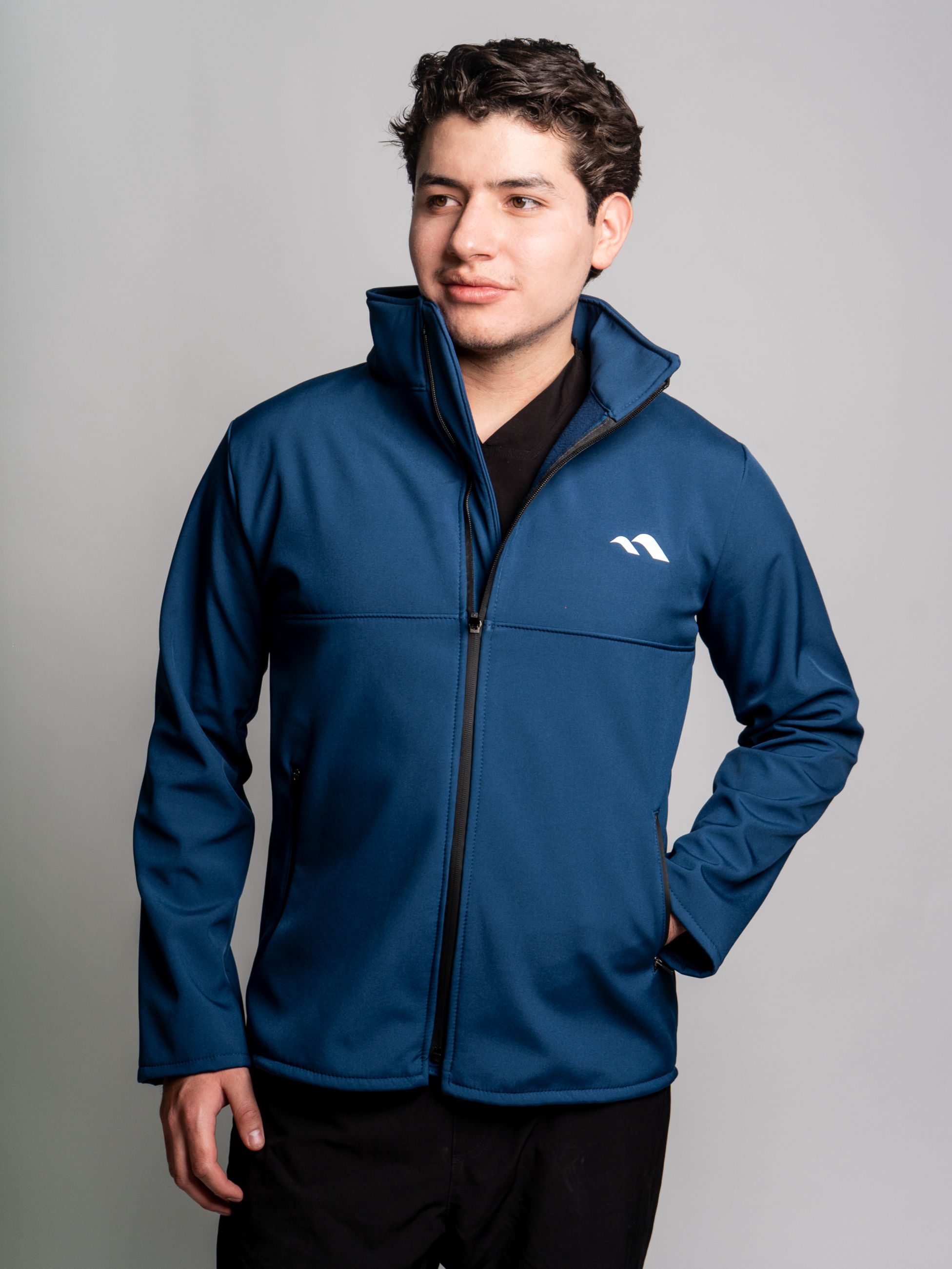 SOFTSHELL HOMBRE AZUL PETRÓLEO