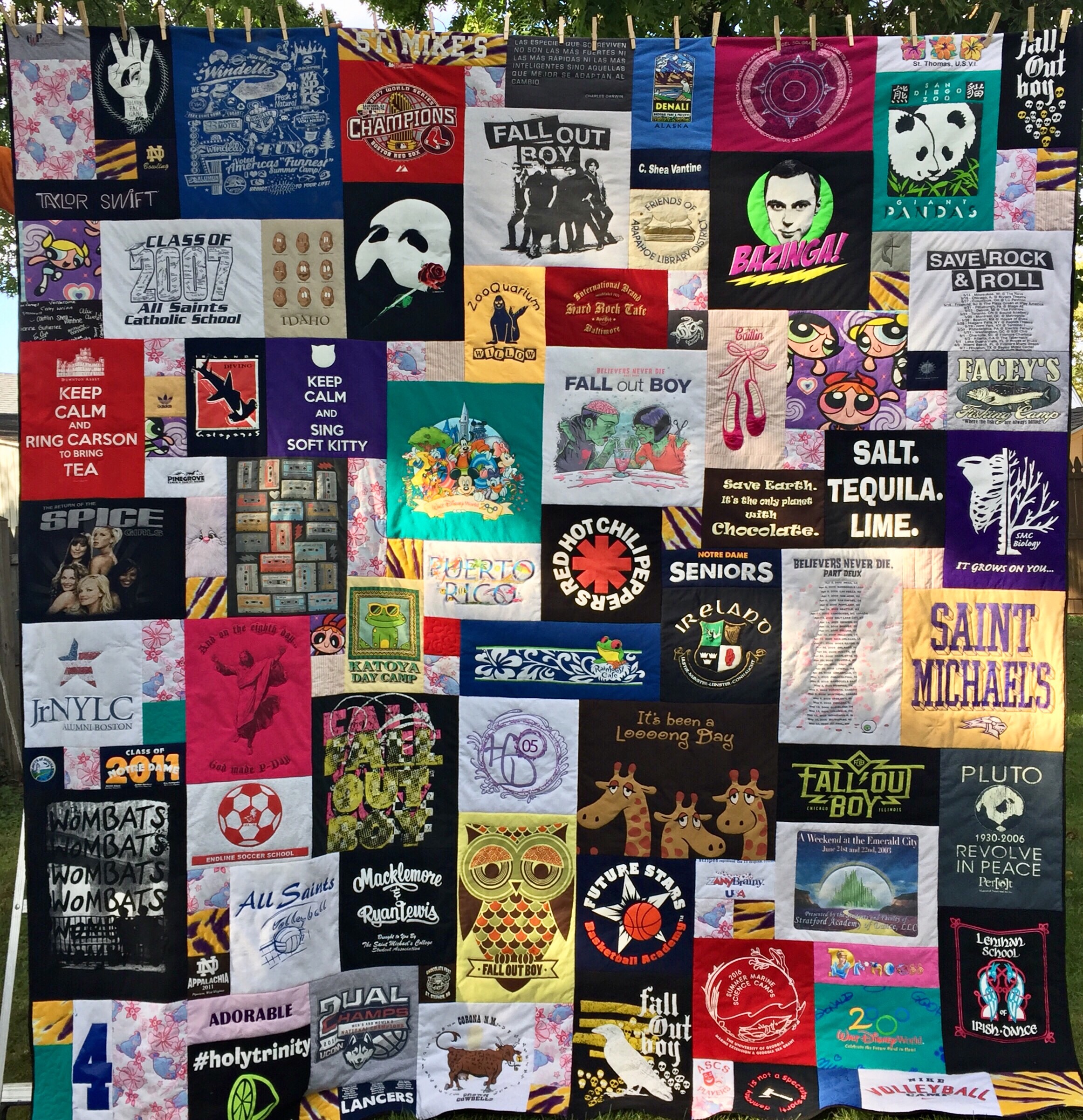 Featured image of post Layout T Shirt Quilt Pattern With Different Size Blocks - I love this idea, but looking at the pattern, i can't figure out how you piece it together and how do you make blocks or strips or however to.