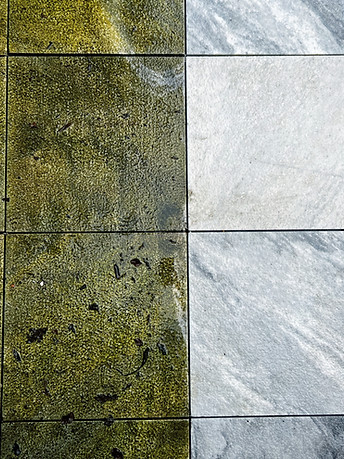 Comparatif avant et après nettoyage d'une terrasse en dalles, résultat éclatant sans produits chimiques à Waterloo - TopClean