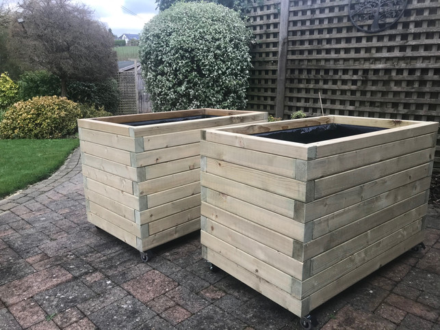 Planter boxes on castors