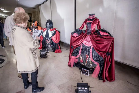 THEATRICALITY, SHOW IN THE COSTUME