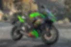 Motard en formation sur circuit