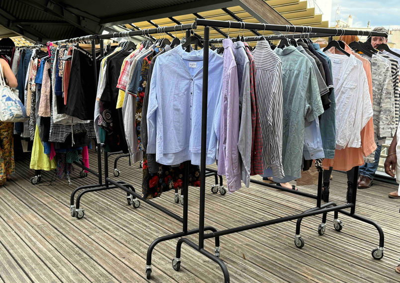 Pop-up mode installé dans un espace extérieur privatisable à Paris.