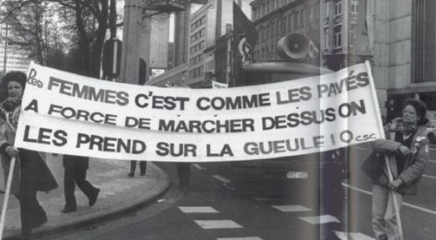 Banderole mai 68: Les femmes c'est comme les pavés à force de marcher dessus on les prend sur la gueule