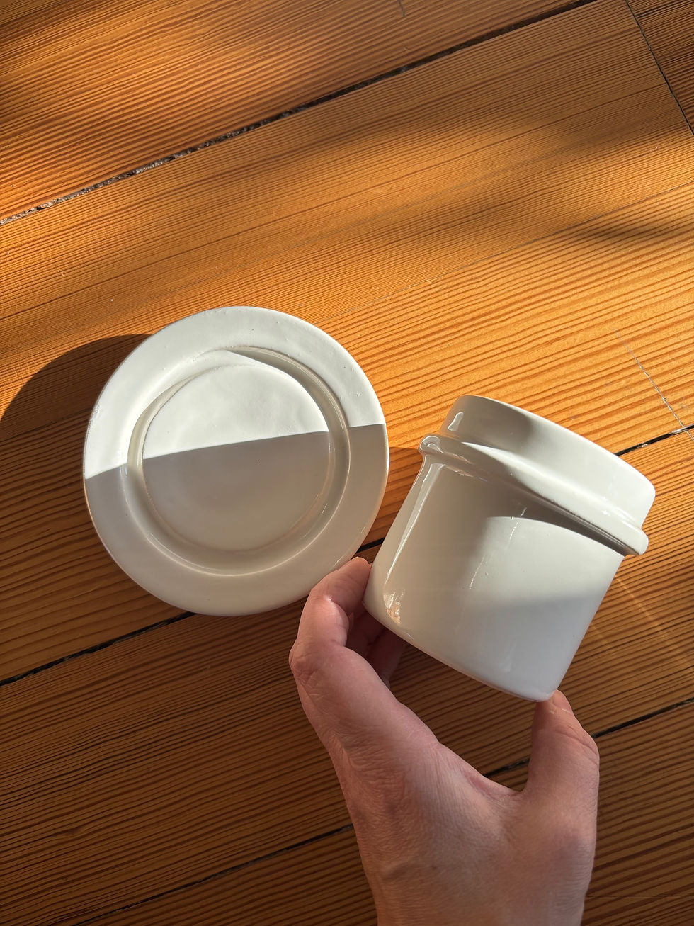 Miniaturbild: Ceramic Cup with A Saucer