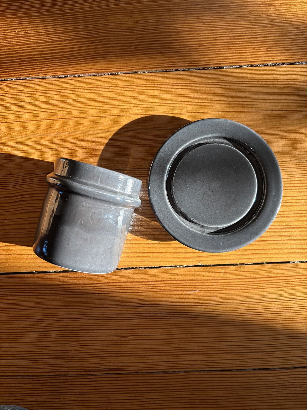 Miniaturbild: Ceramic Cup with A Saucer