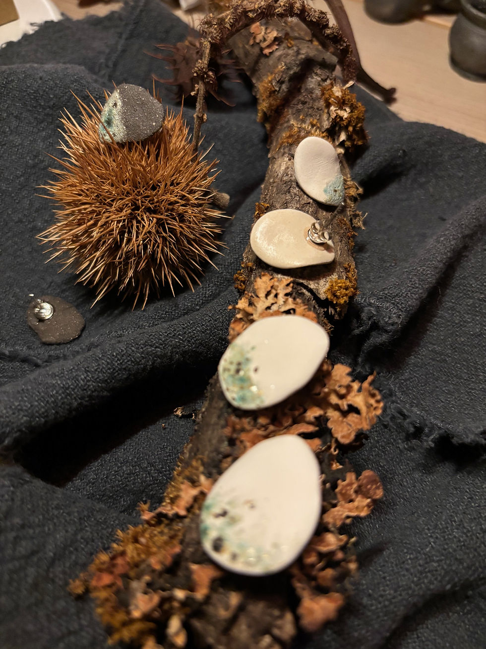 Miniaturbild: Earthenware Earrings - Tree Bark white S
