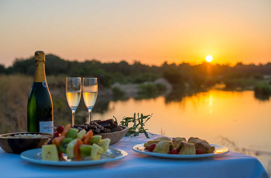 monate game lodge sunset drinks