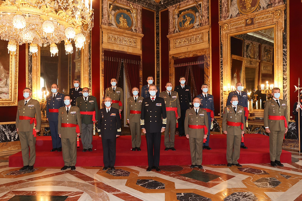S.M. el rey recibe a los nuevos oficiales generales
