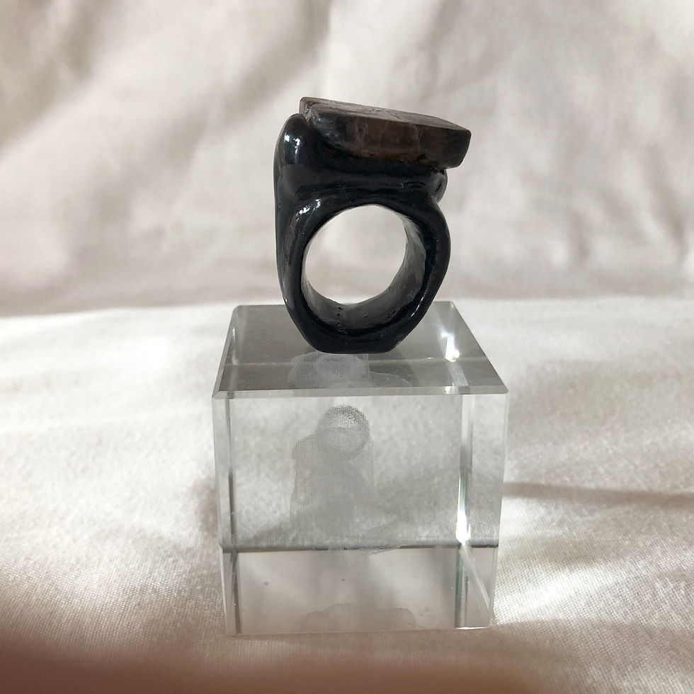 Miniature : Bague TOTEM, céramique émaillée et Chiastolite, taille 69 FR ou 12, 5 US