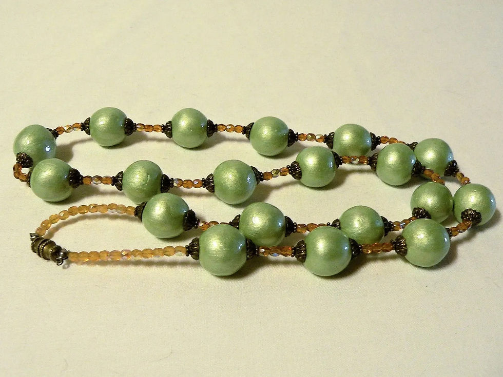 Miniatura: Collana lunga, perline in ceramica, colore verde mandorla, misura opera