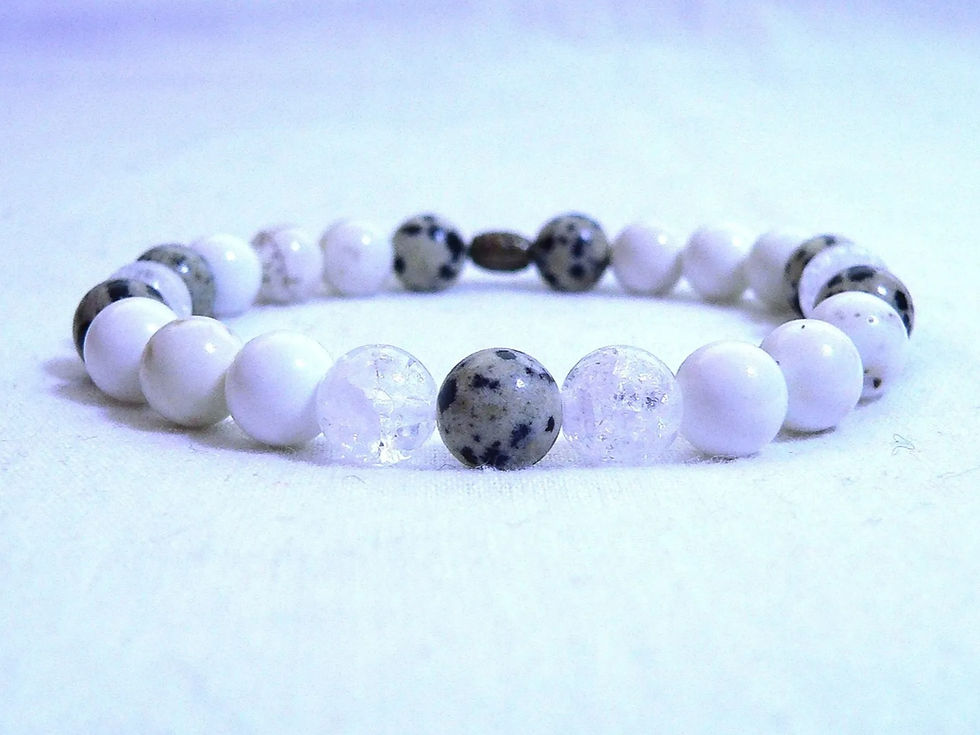 Miniatura: Pulsera de piedras naturales, jaspe dálmata magnesita y cristal de roca