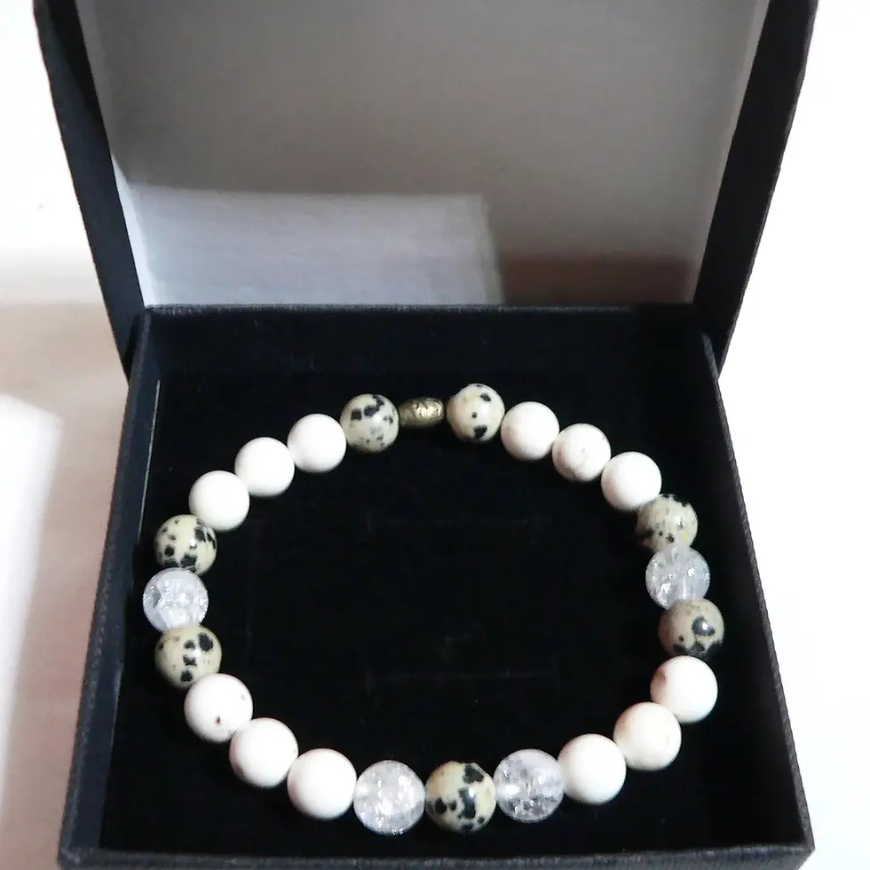 Miniatura: Pulsera de piedras naturales, jaspe dálmata magnesita y cristal de roca