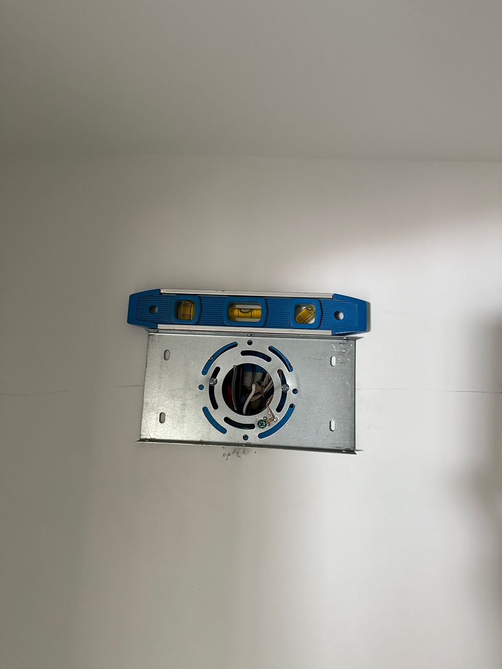 Making level vanity light