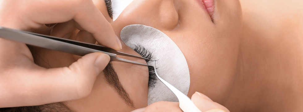 Bei Ramon Beauty Wiesbaden genießen Sie Wimpernverlängerung, die Ihre Augen strahlen lässt und Ihren Blick intensiviert – individuell abgestimmt auf Ihren Typ.