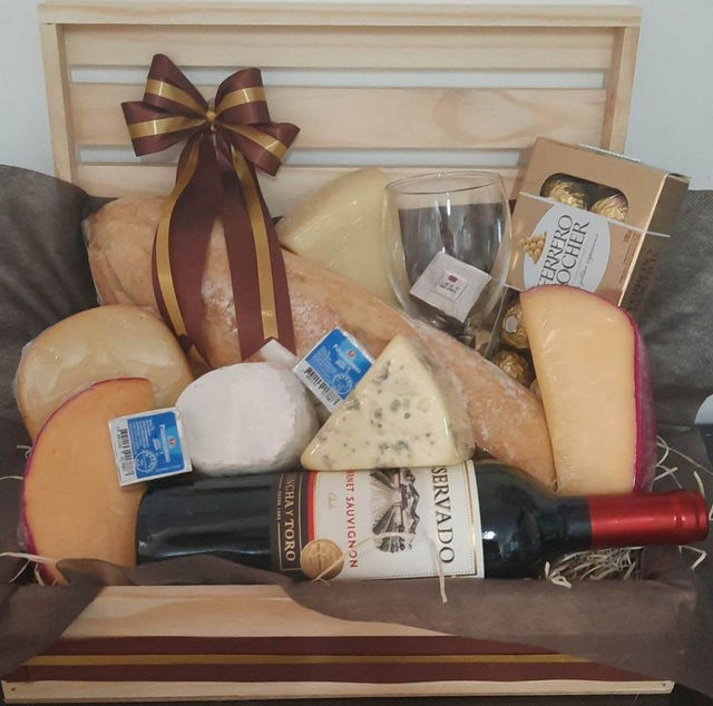 Cestas de Queijos e vinhos no Jardim Guança 11 2361-5884/ (11)96938-0796 WhatsApp 