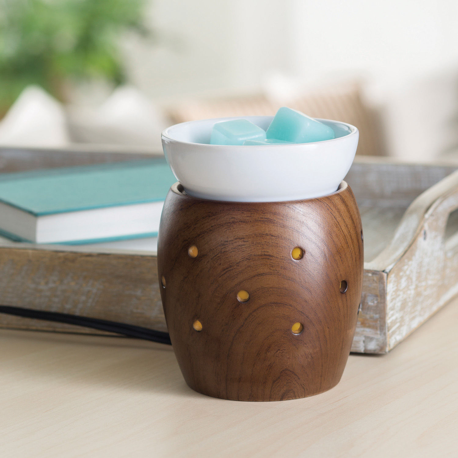 Walnut Flickering 2-in-1 Candle & Wax Warmer