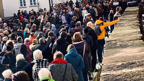 Rund 700 Magstadter stehen auf - für unsere Demokratie