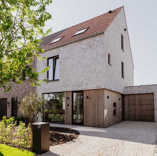 halfopen woning, traditioneel, vide, lichtrijk, open leefruimte, warm, zacht, nieuwbouw, kalei, compact, bureau, kelder, gevelbekleding, architectuur, architect, Geel, Hoogstraten, Kathleen Jacobs, KJ-Architect, nieuwbouw, algemene aannemer