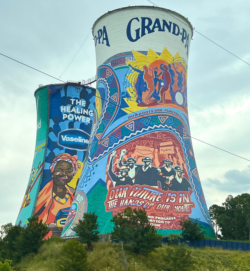 Soweto-tårnene ble opprinnelig bygd som kjøletårn for kullkraftverket Orlando Power. I dag er tårnene et kultursenter. og landemerke,