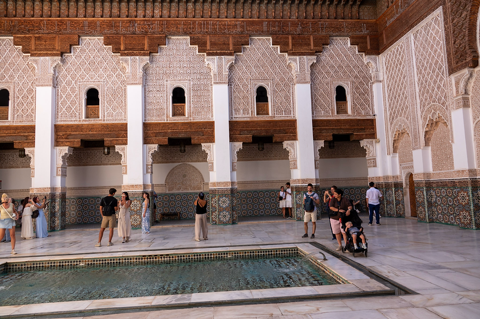 Arkitekturen i Madrasa Ben Youssef, er imponerende.