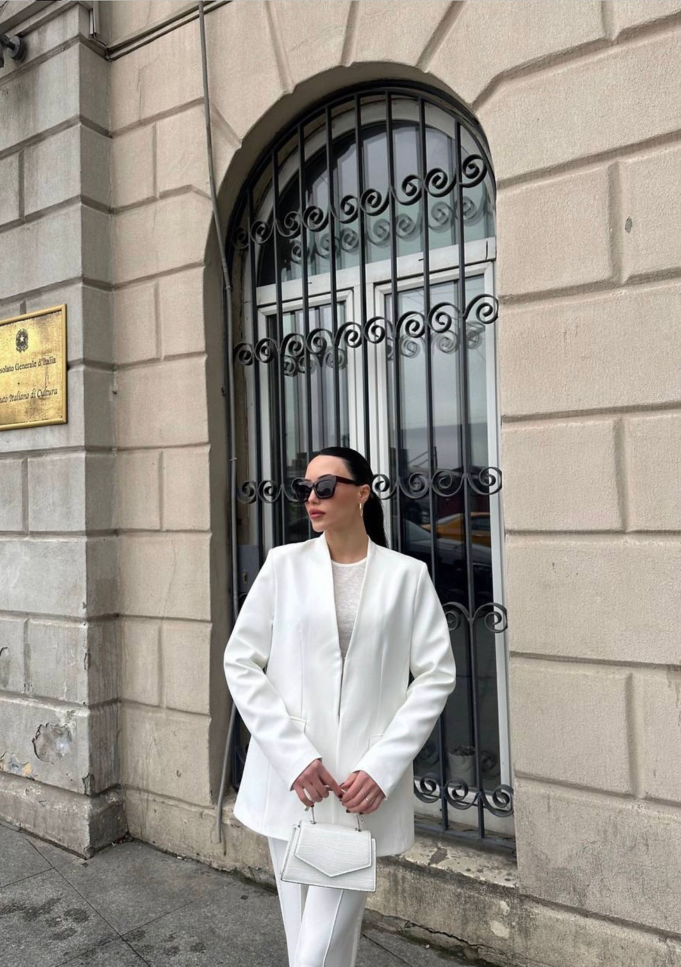 Thumbnail: Maica Dantel in white blazer and sunglasses