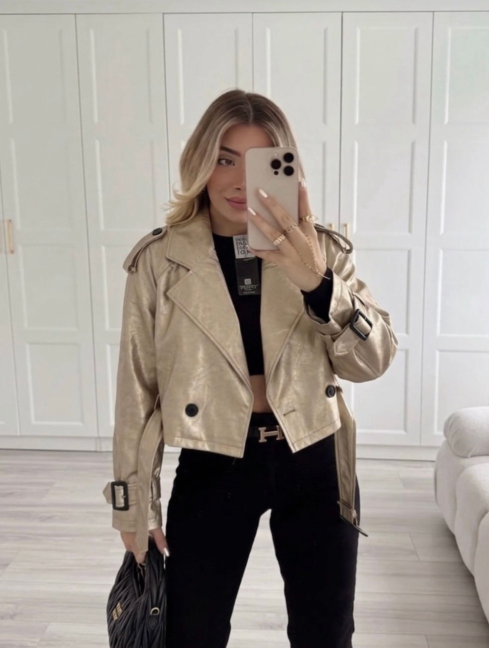 Thumbnail: Woman in beige cropped trench coat taking selfie