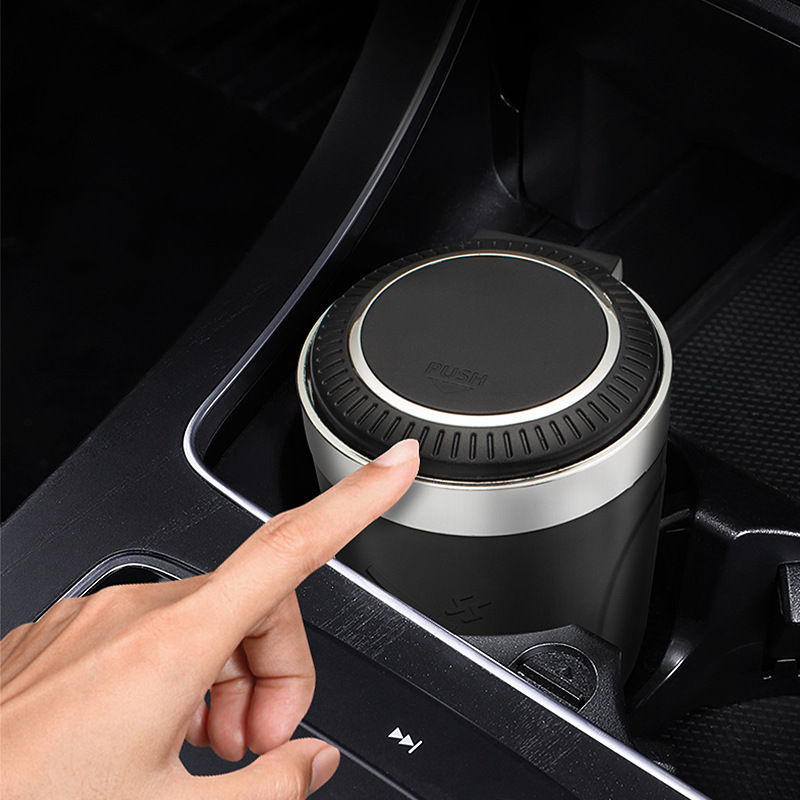 Miniatura: One Click Opening of Car Ashtray with Metal Lining and LED Light Push Type Splas