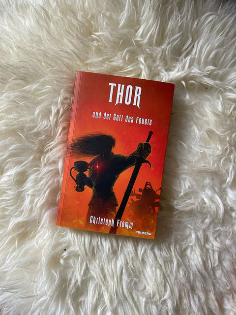 The book "Thor und der Gott des Feuers" by Christoph Fromm on a carpet