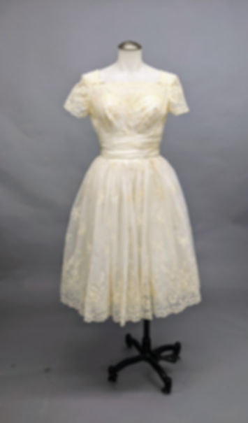 1950's Lace Wedding//Party Dress in white