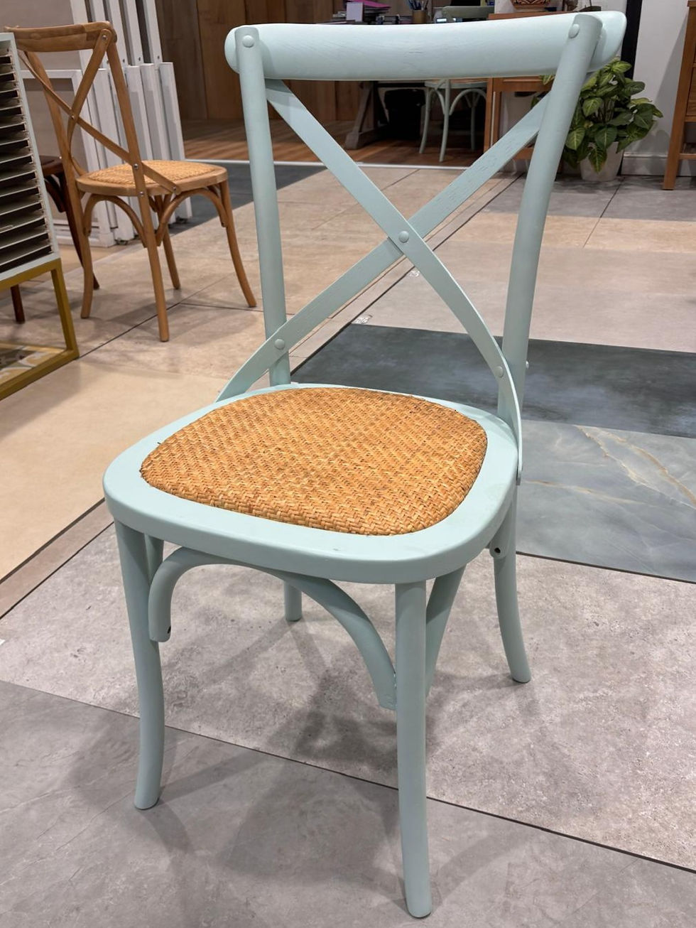 כיסא איקס עץ לפינת אוכל תכלת