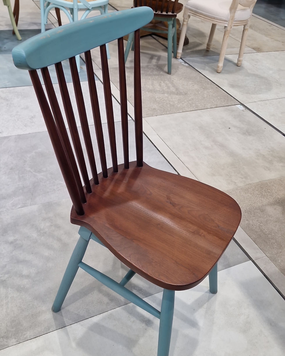 כיסא עץ משענת פסים וינטג