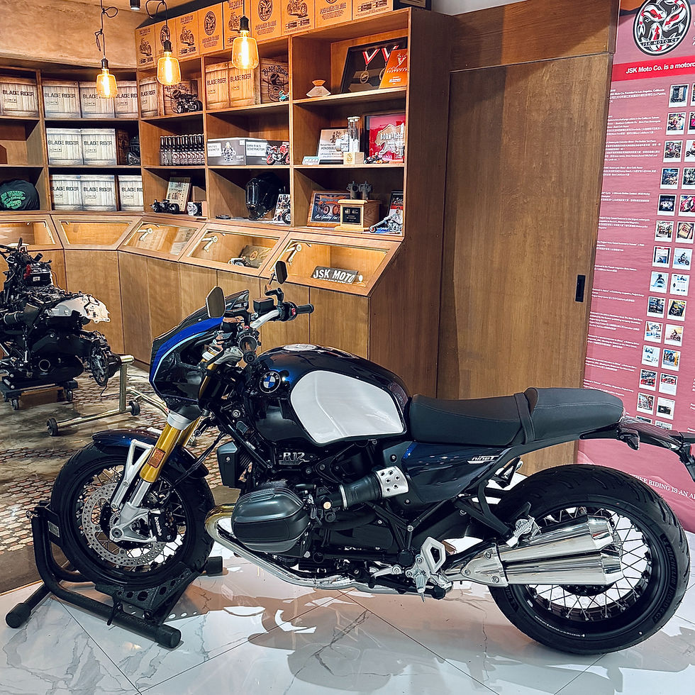 縮圖：BMW R12 & R12 nineT Carbon Fiber Headlight Cowl