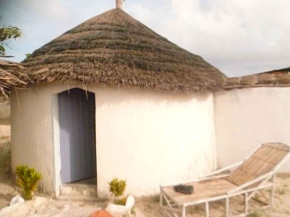 les cases de notre village au Lac