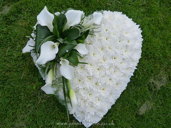 HE6_Based_Heart_Pad_with_Calla_Spray_£80.JPG