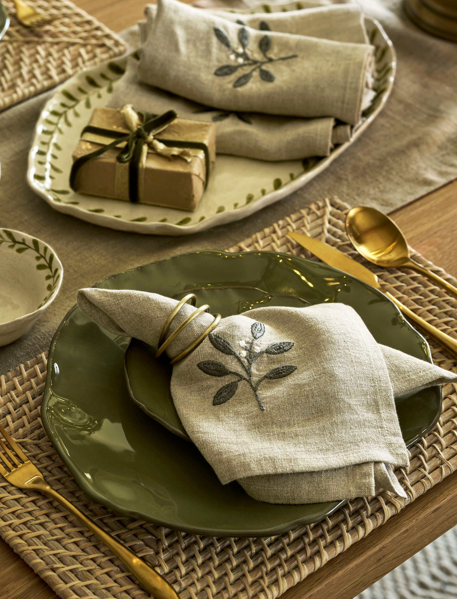 Classic Christmas Sprig Napkins - Linen, Natural, set of 4