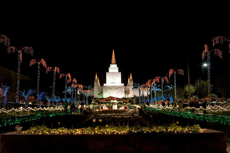 oakland_california_temple_christmas_lds.