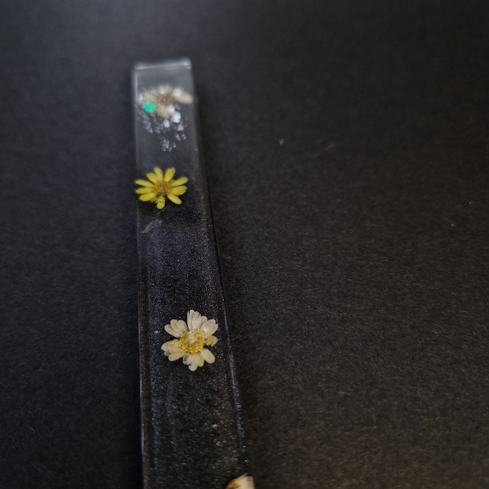 Thumbnail: Bookmark handmade 'flower'