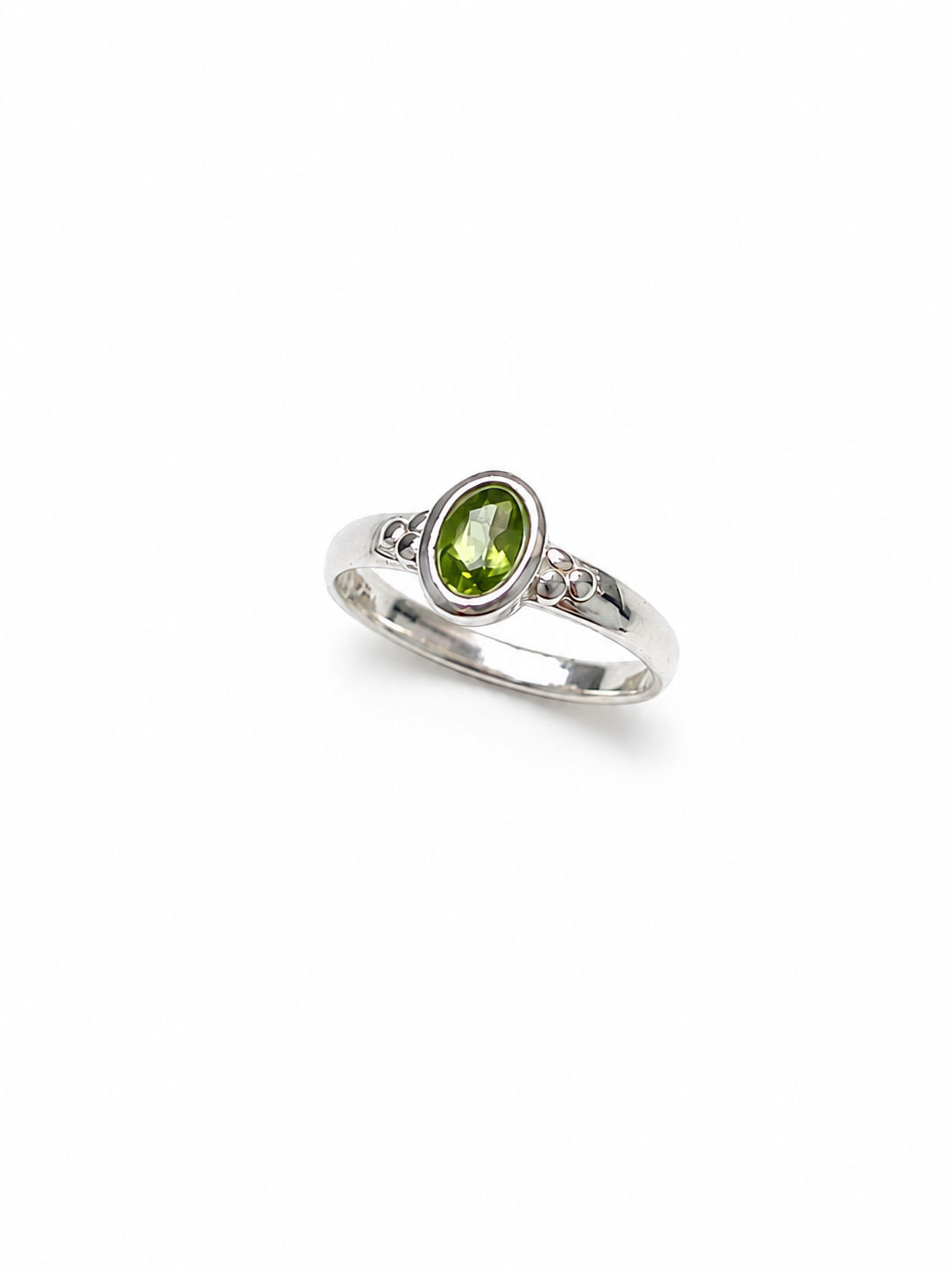 Anel Liora | Prata 925 | Pedra natural Oval