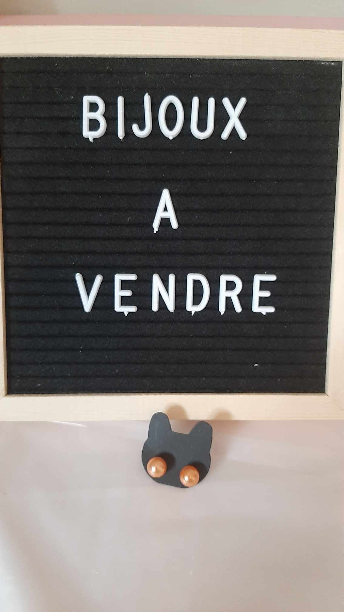 Boucle d'oreille avec perle 