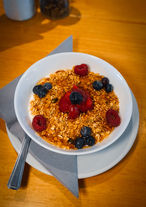 Porridge oats with raspberries and blueberries