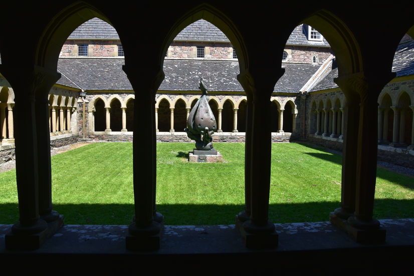 picture of lawn through columns